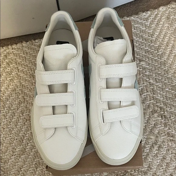 Veja Cream and Light Green Sneakers - Picture 4 of 4